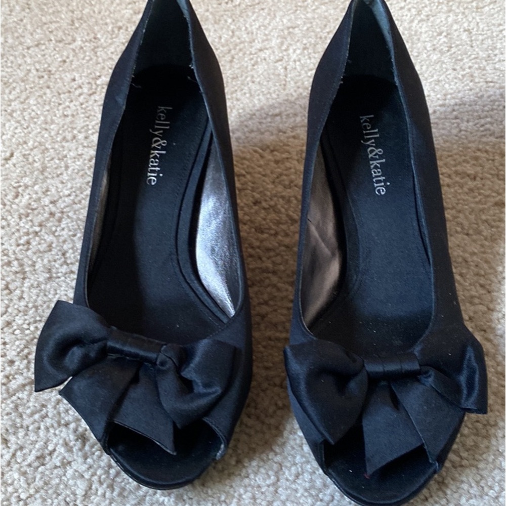 Womens 7.5 Kelly and Katie low heel